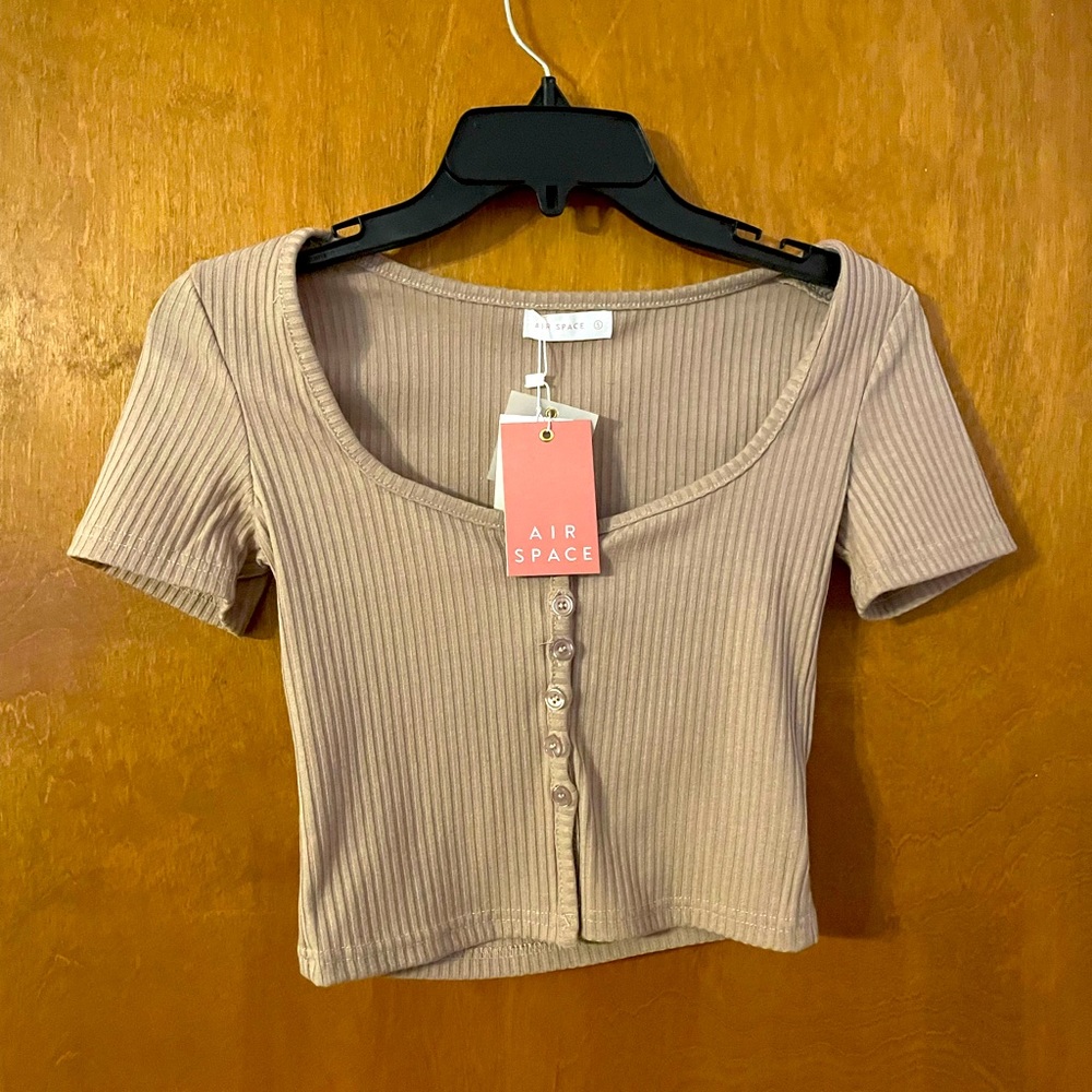 Small, basic U-shaped neckline crop top